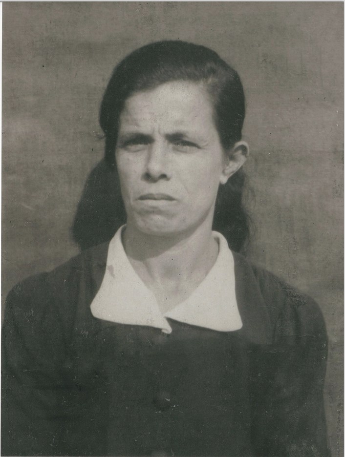 Black and white photo of Nanna Teresa