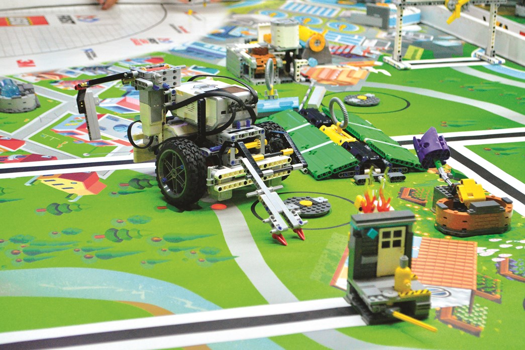 Gamifying robotics education with an EV3 robot